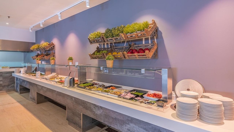 Comer Kinetta Beach ****