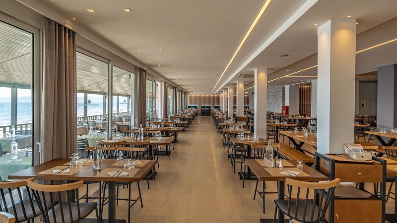 Comer Kinetta Beach ****