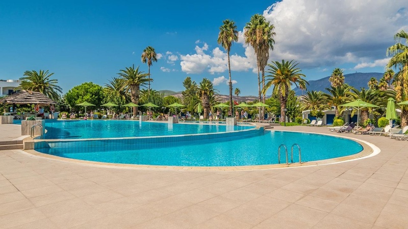 Comer Kinetta Beach ****