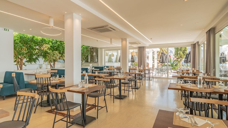 Comer Kinetta Beach ****