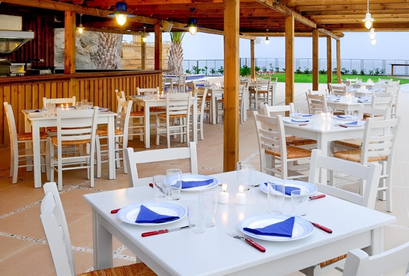 Comer Kinetta Beach ****